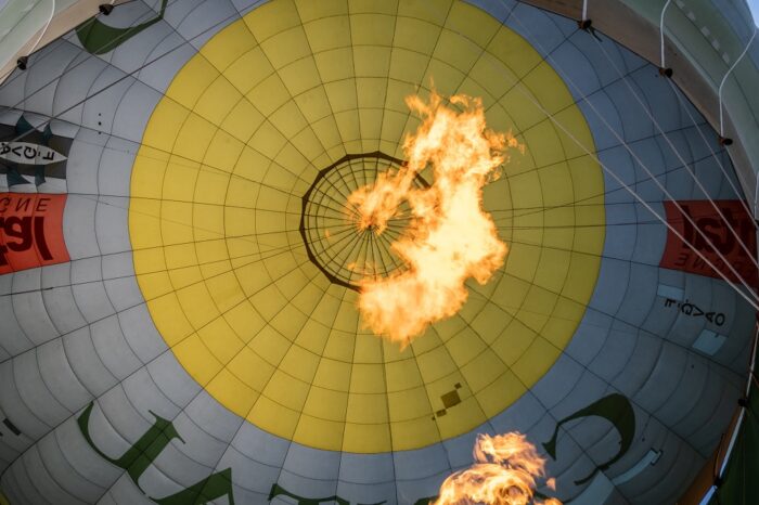 Décollage du ballon avec l'air chaud