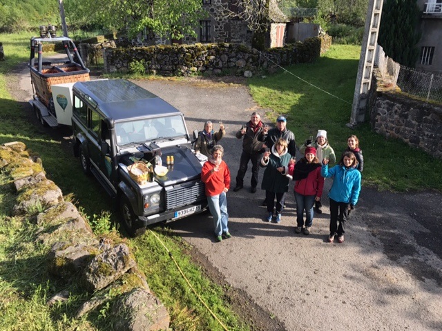 Une coupe de champagne pour fêtre le baptême en montgolfière!