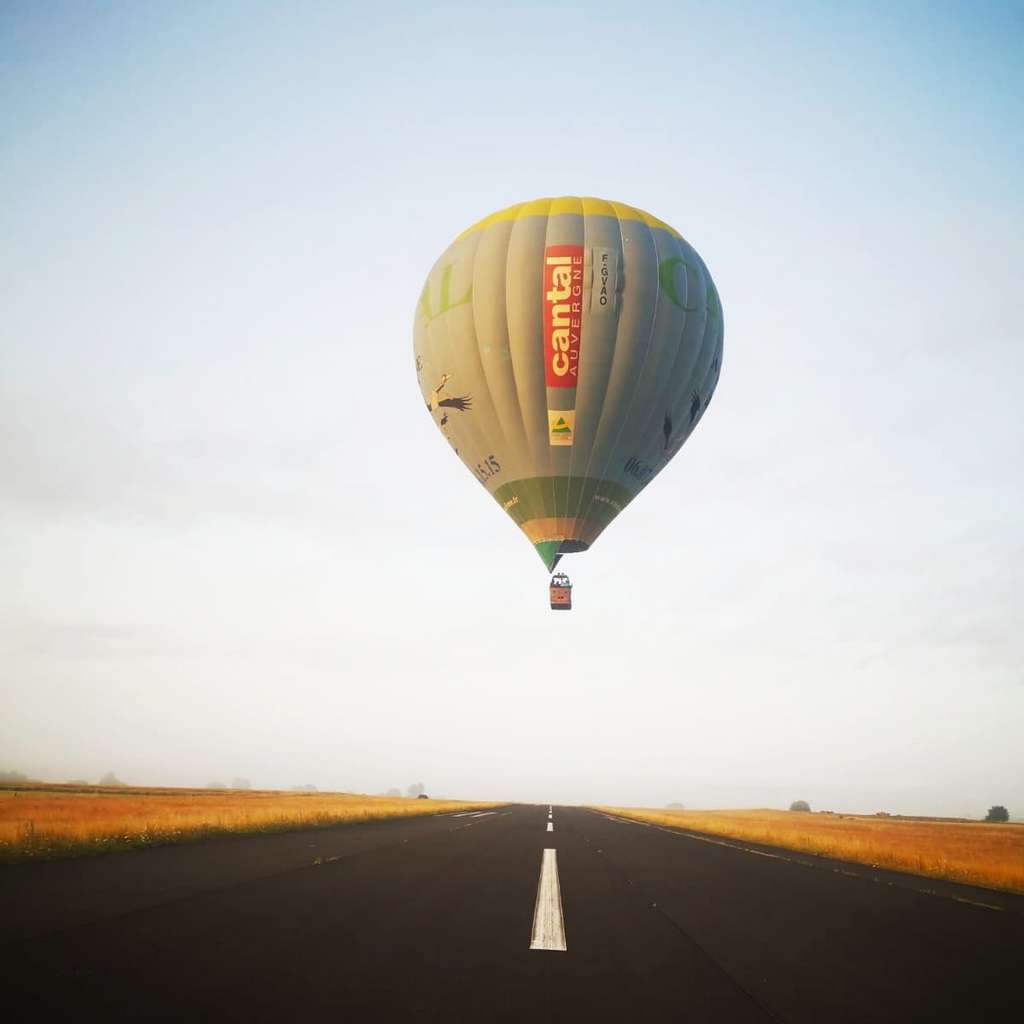 Montgolfière Cantal en piste prète à décoler